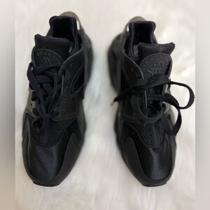 Black Nike Air Huarache